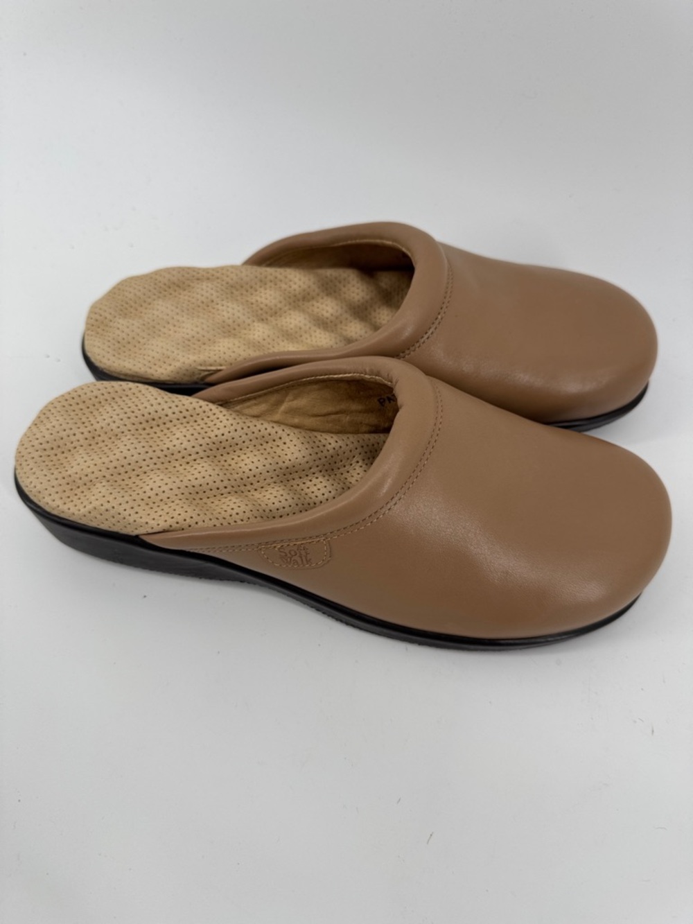 SoftWalk Women's Tan Slip-On Clogs Made in Brazil Women's Size 7 NWOT Summer